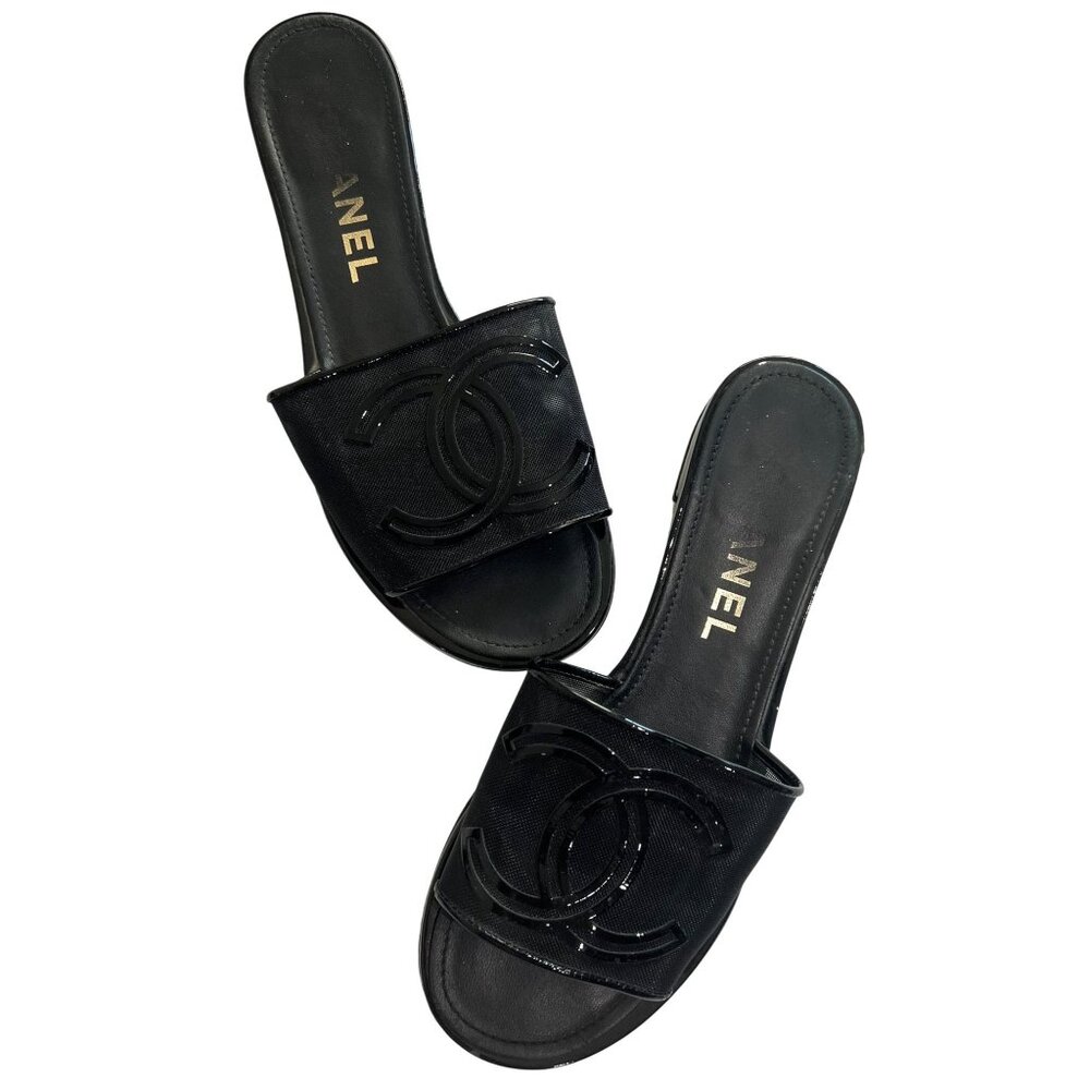 CHANEL Black Leather CC Logo Slide Sandals